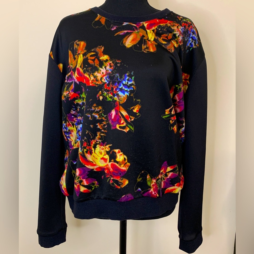 Kind Of floral crew neck sweatshirt for women size XLarge